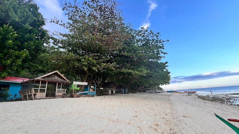 Macky's Beach Resort