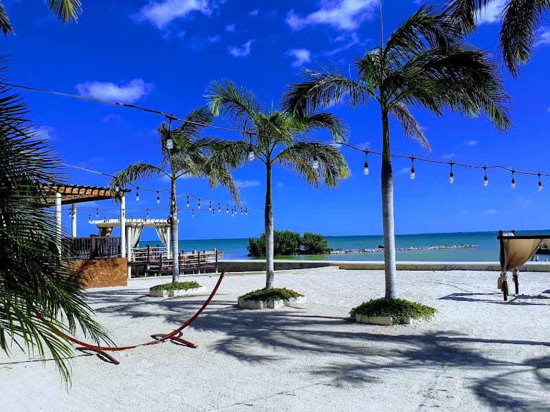 Tony's Inn & Beach Resort