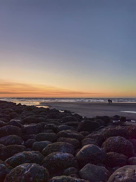 Seaside Cove Beach